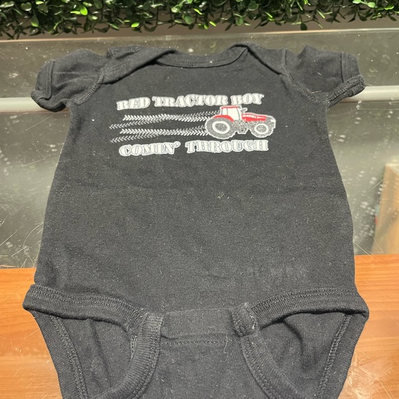 case tractor Other - Red Tractor Boy Black Bodysuit